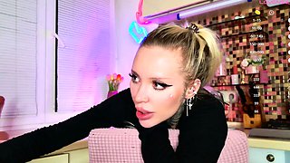 amateur raintree03 flashing ass on live webcam