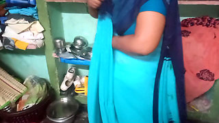 Indian aunty saree changing porn video