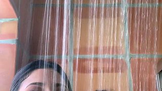 Amateur czech babe stripping and taking shower