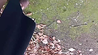My Muslim Girlfriend Shows Her Pussy Outside in the Park.