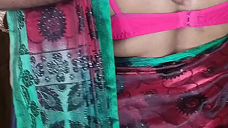Housewife Saree Showing