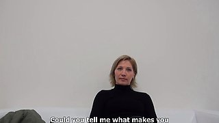 Viktorie - Anal Casting