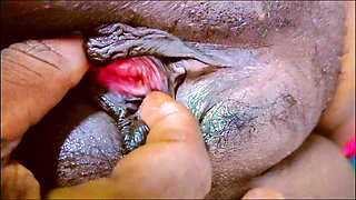 INDIAN AUNTY HOUSE WIFE HOT AND LOUD MOANING BY FINGERING IN WET PUSSY.