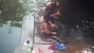 Pados ki chachi ko kichad me suta ke choda