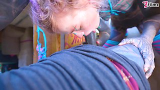 Tattooed hottie Anuskatzz has fun in the RV