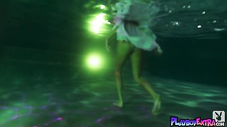 Young girl reveals her slit under the water
