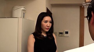 Hot Japanese babe gives a perfect handjob