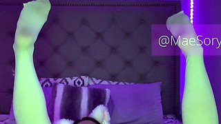 Pissing masturbating babe solo toy play