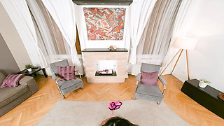 Hottie Gives Dude a Welcoming Orgasm