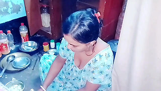 big sister was angry, we shared single bed, full Hindi Audio