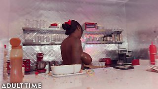 Ebony Mystique SUPER SOAKS the Diner with SQUIRT during Ice Cream Making!
