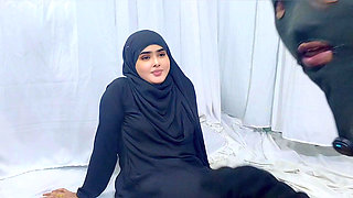 Indian Bengali Sadia Bhabhi Brought Her to Cox's Bazar Hotel to Enjoy