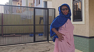 The Arabian Stepmother Squirting Outside