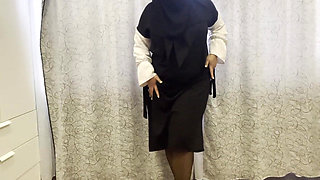 Arab Stepsister in Sheer Pantyhose Masturbates