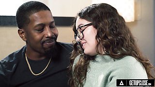 Leana Lovings Wants Isiah Maxwell's Huge Dick Cum on Ass