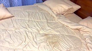 Crazy Sex with Hairy Pussy and Cumshot in Doggystyle