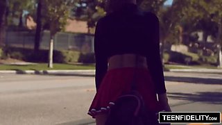 TEENFIDELITY Cute Cheerleader Liza Rowe Shakes Her Pom Poms