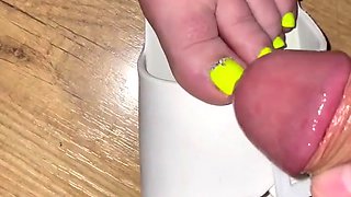 Amateur Video Cum On Feet
