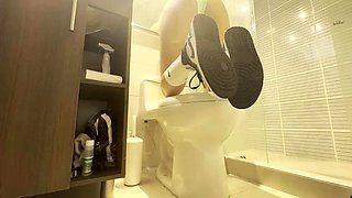 I Masturbate in My Neighbors Bathroom Without Her Noticing