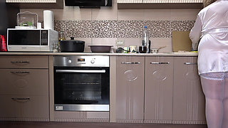 A Mature Wife Without Panties Makes Me Breakfast. and a Home Cam Watches. a Chubby MILF Behind the Scenes.