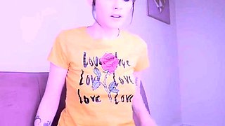 Brunette Solo Webcam Masturbation